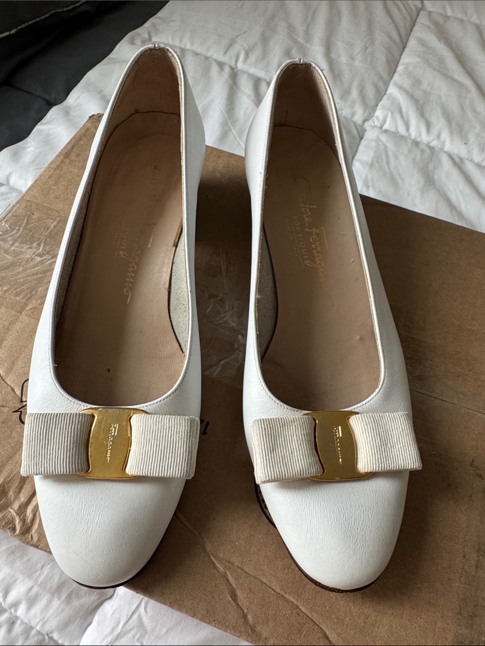 Salvatore Ferragamo Women’s White Bow-Accent kitten flats 6.5